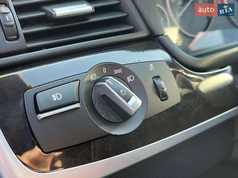 Седан BMW 5 Series 2010 в Львові