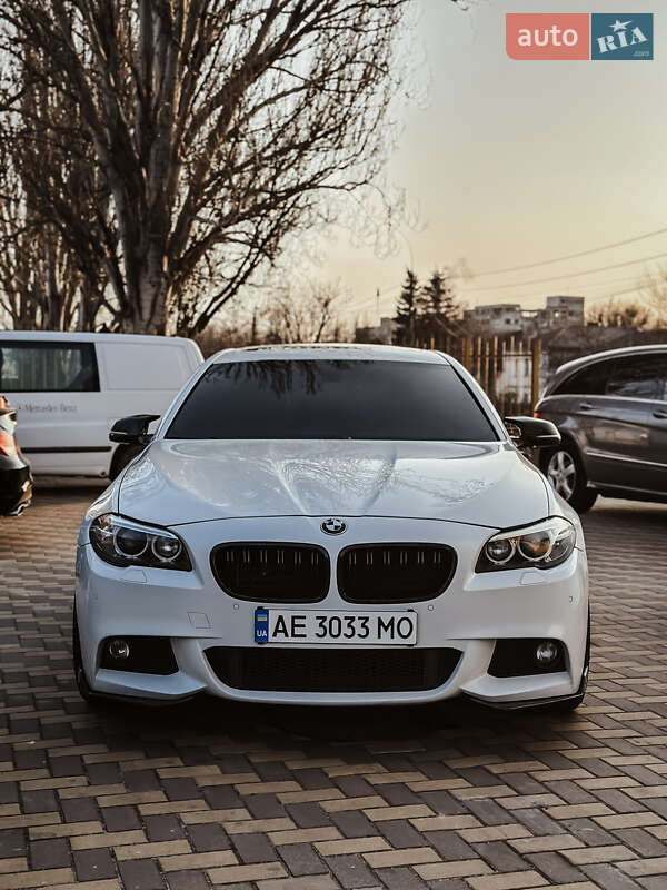 Седан BMW 5 Series 2014 в 