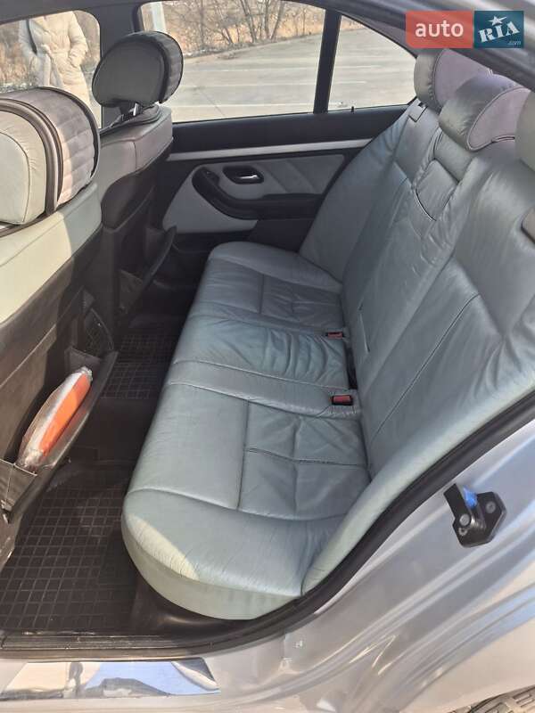 Седан BMW 5 Series 2001 в Синельниковому