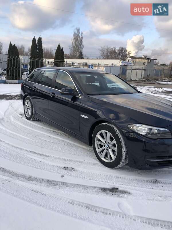 Универсал BMW 5 Series 2017 в 