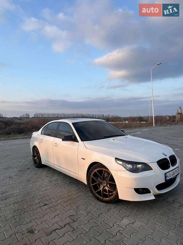 Седан BMW 5 Series 2009 в Софіївській Борщагівці