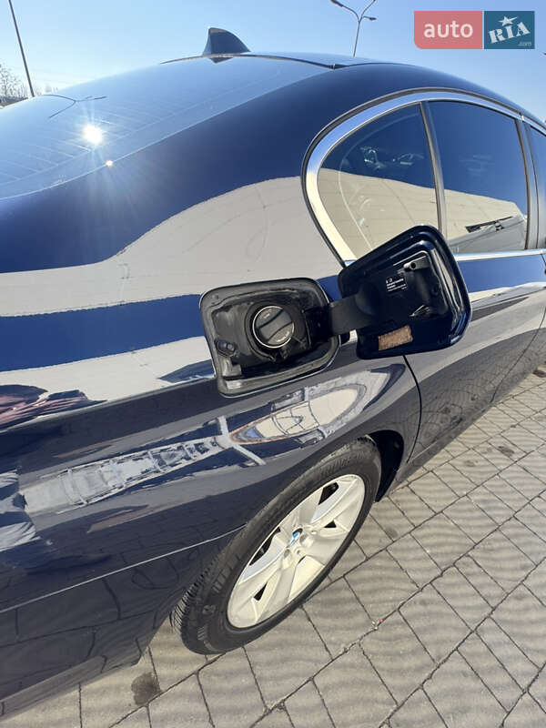 Седан BMW 5 Series 2013 в Львове