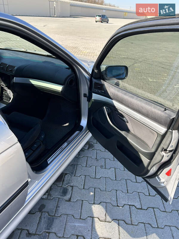 Седан BMW 5 Series 2002 в Черновцах