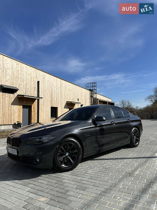 Седан BMW 5 Series 2015 в Львові