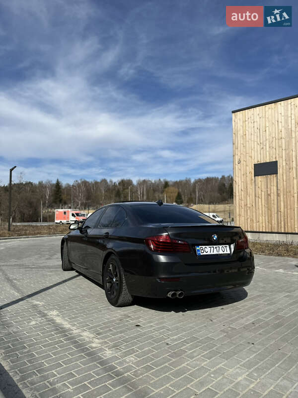 Седан BMW 5 Series 2015 в Львові
