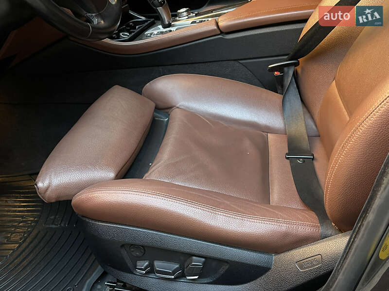 Седан BMW 5 Series 2012 в Львове