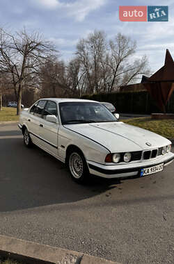 Седан BMW 5 Series 1990 в Киеве