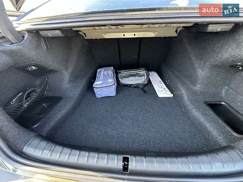 Седан BMW 5 Series 2017 в Львові