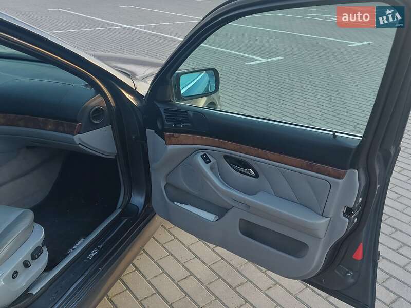 Седан BMW 5 Series 2000 в Тернополе