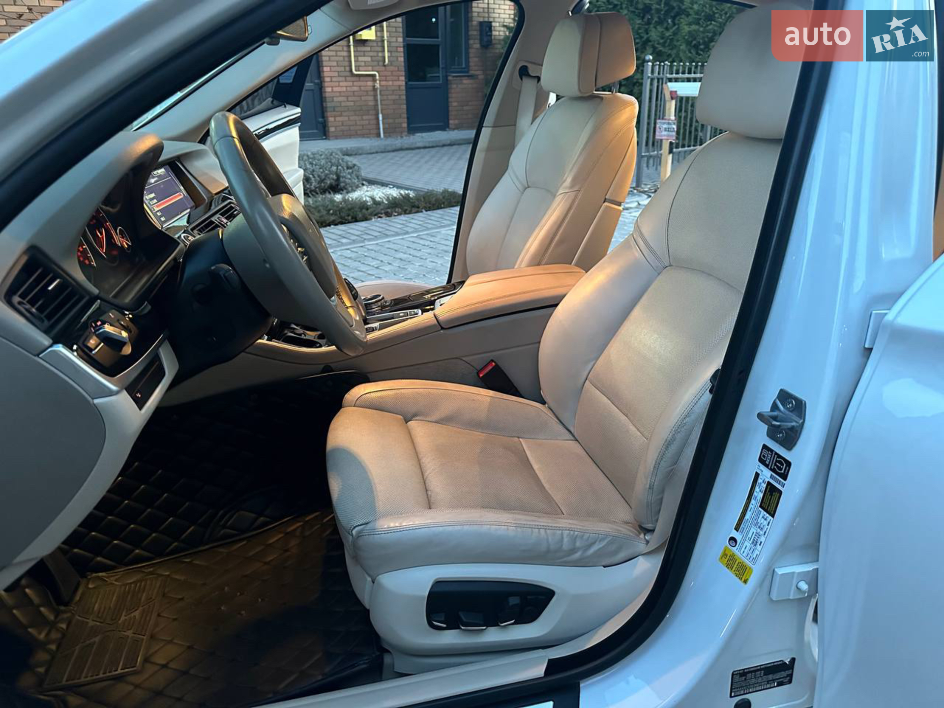 2013 BMW 5er - мініатюра 13