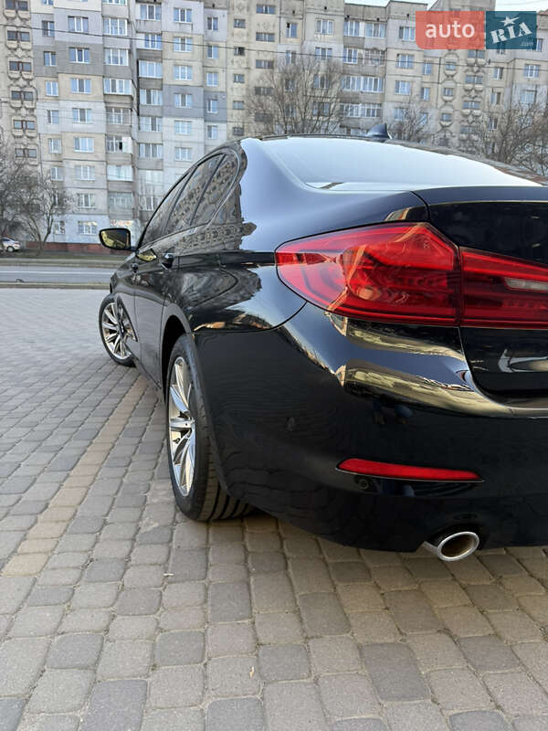 Седан BMW 5 Series 2017 в Хмельницком