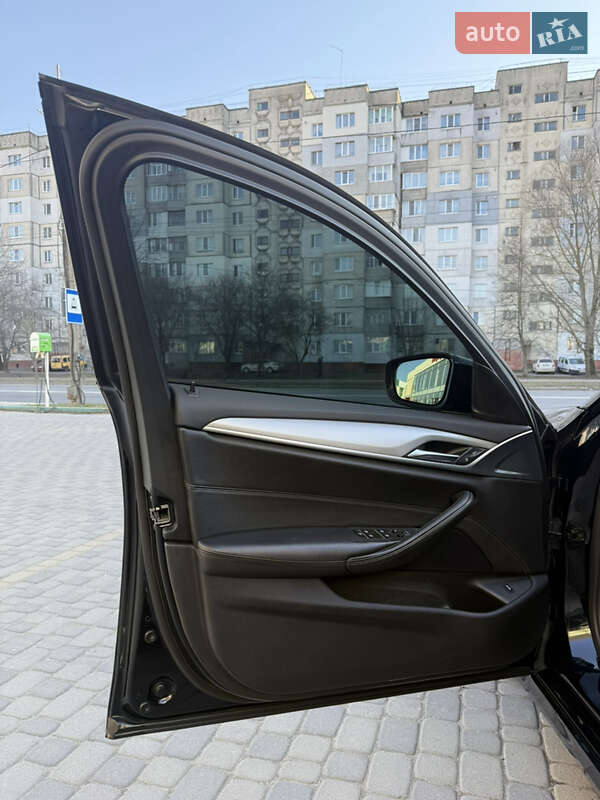 Седан BMW 5 Series 2017 в Хмельницком