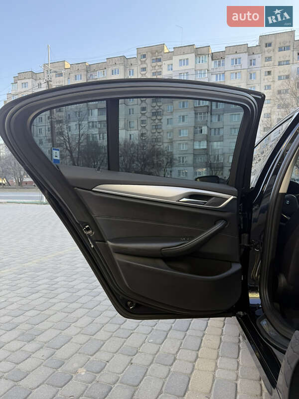 Седан BMW 5 Series 2017 в Хмельницком