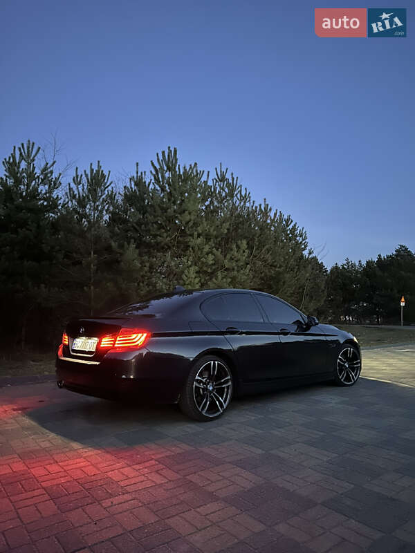 Седан BMW 5 Series 2015 в Львові