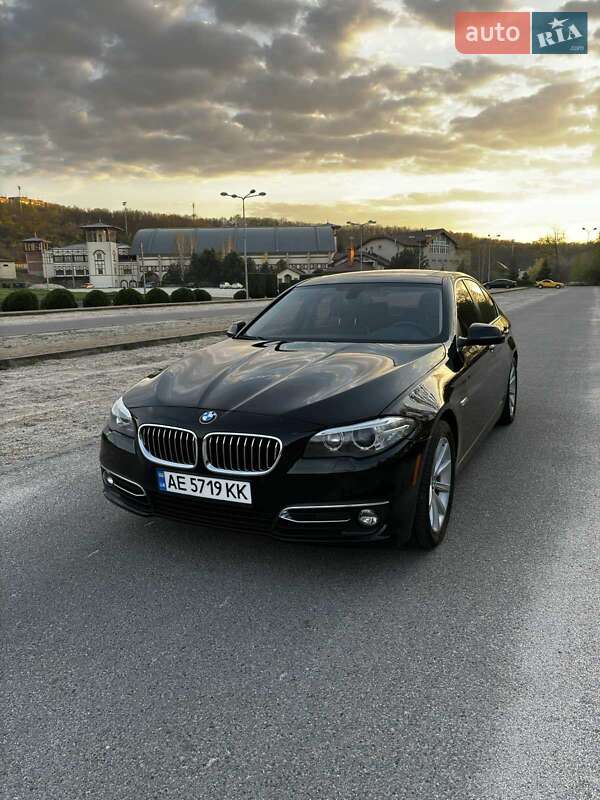 Седан BMW 5 Series 2015 в Новомосковську