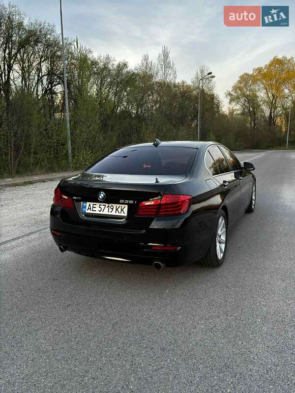 Седан BMW 5 Series 2015 в Новомосковську