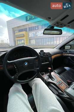 Седан BMW 5 Series 2000 в 
