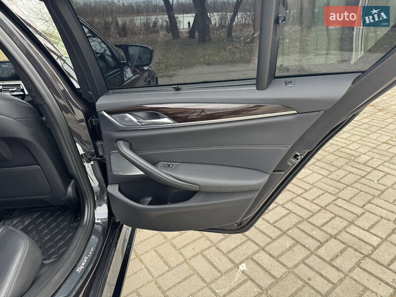 Седан BMW 5 Series 2019 в Дніпрі
