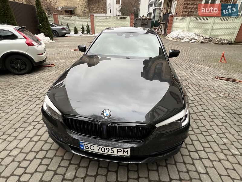 Седан BMW 5 Series 2018 в Львове