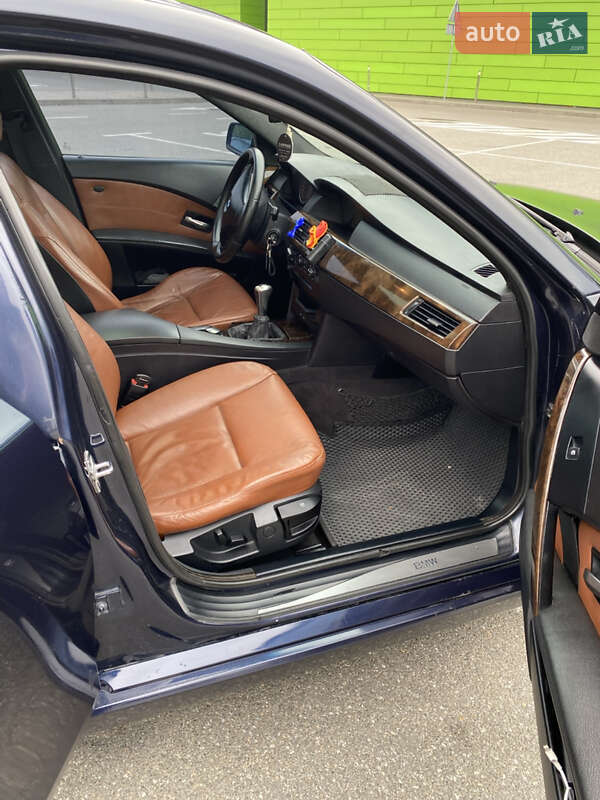 Седан BMW 5 Series 2003 в Киеве