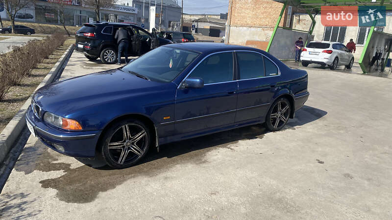 Седан BMW 5 Series 2000 в 