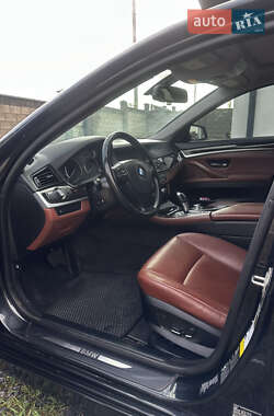 Седан BMW 5 Series 2012 в 