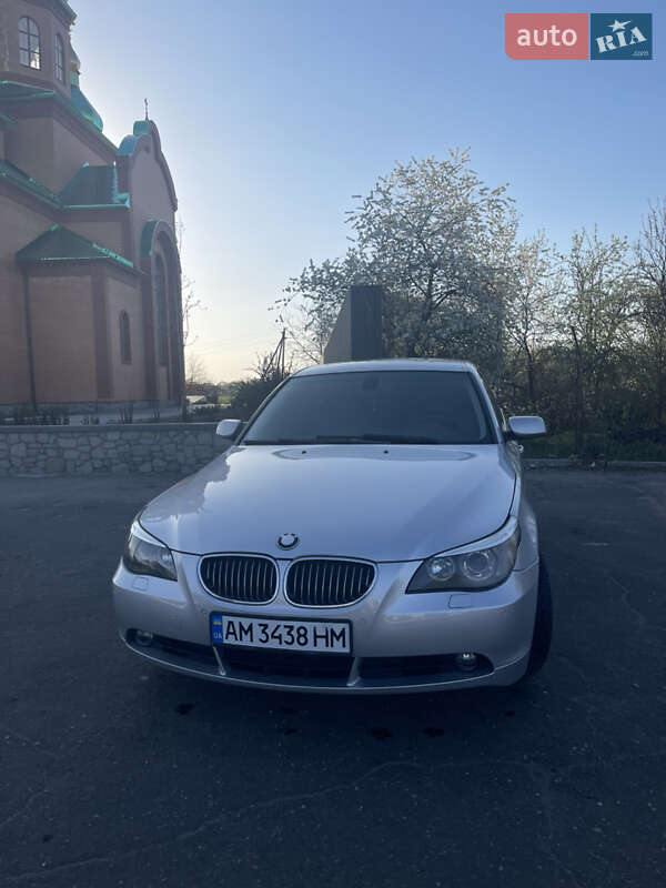 Седан BMW 5 Series 2003 в 
