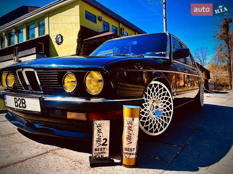 Седан BMW 5 Series 1985 в 