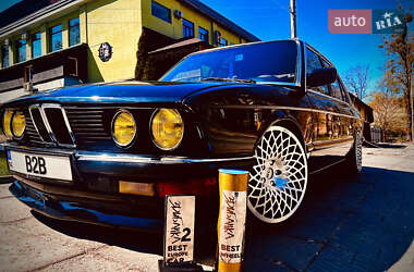 Седан BMW 5 Series 1985 в 