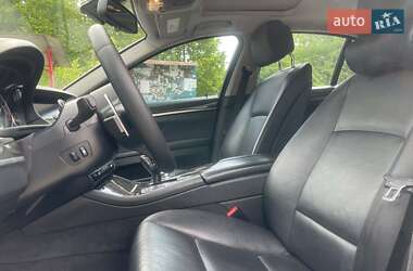 Седан BMW 5 Series 2012 в 