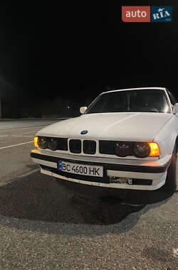 Седан BMW 5 Series 1988 в Чернівцях