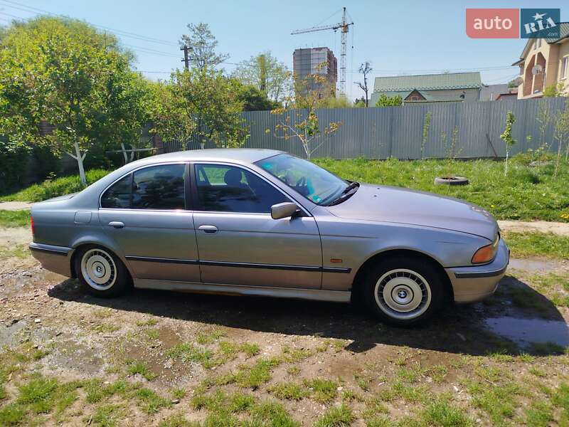 Седан BMW 5 Series 1996 в Чернівцях