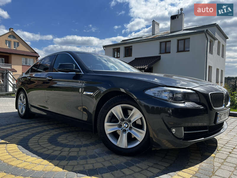 Седан BMW 5 Series 2012 в 
