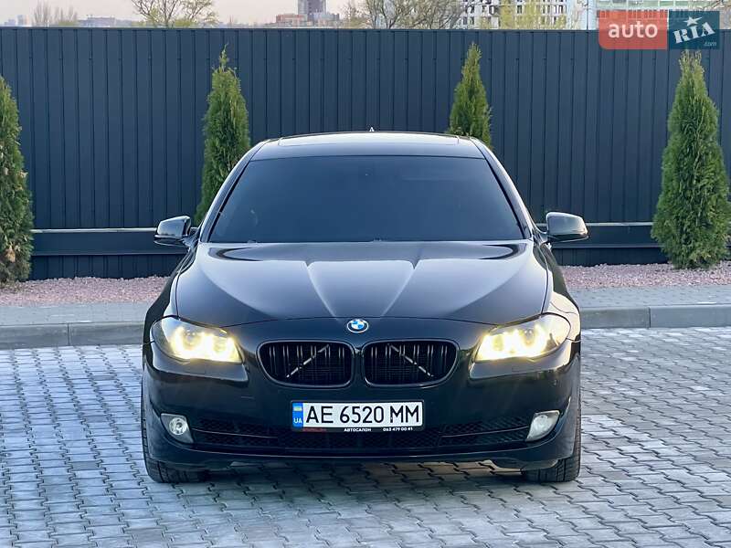 Седан BMW 5 Series 2012 в 