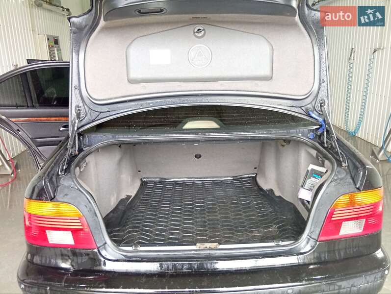 Седан BMW 5 Series 2000 в Бережанах
