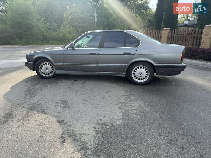 Седан BMW 5 Series 1988 в Днепре