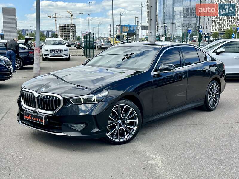 Седан BMW 5 Series 2023 в Киеве