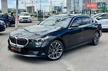 Седан BMW 5 Series 2023 в 