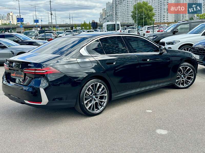 Седан BMW 5 Series 2023 в Киеве