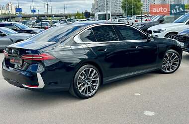 Седан BMW 5 Series 2023 в 