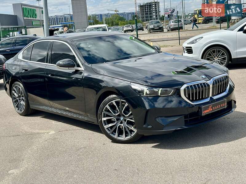 Седан BMW 5 Series 2023 в Киеве
