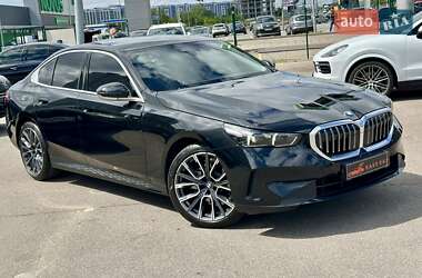 Седан BMW 5 Series 2023 в 