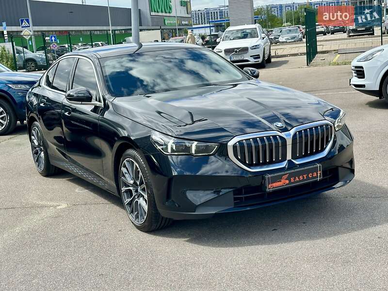 Седан BMW 5 Series 2023 в Киеве