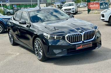 Седан BMW 5 Series 2023 в 
