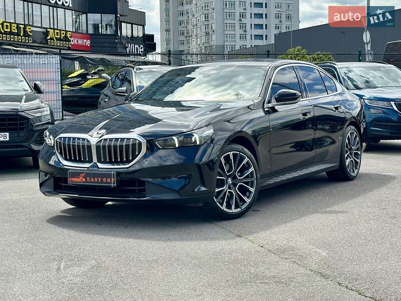 Седан BMW 5 Series 2023 в Киеве