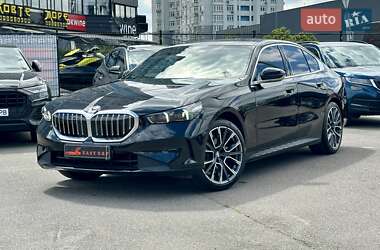 Седан BMW 5 Series 2023 в 