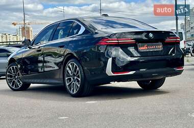 Седан BMW 5 Series 2023 в 