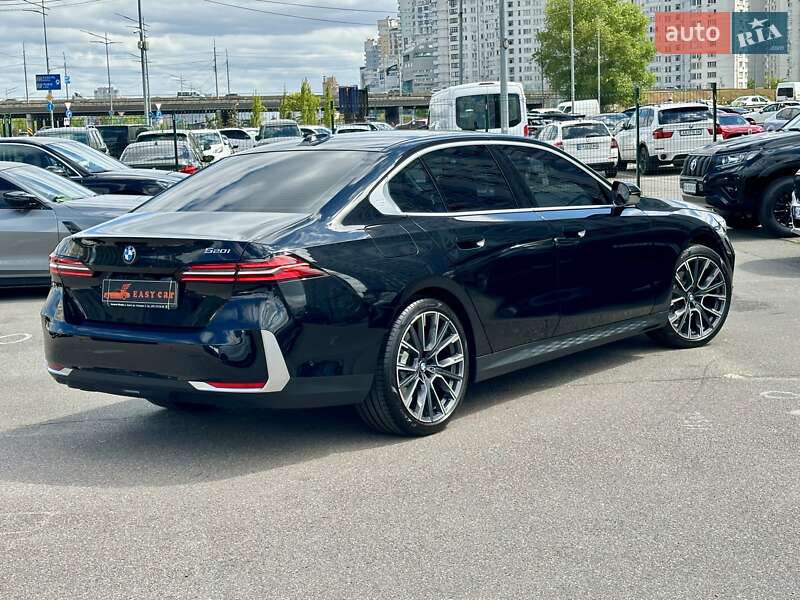 Седан BMW 5 Series 2023 в Киеве