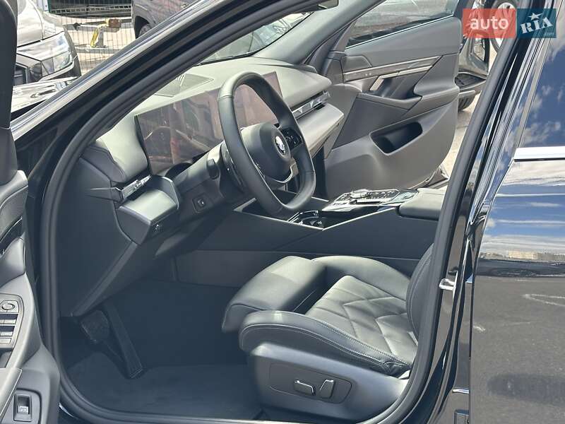 Седан BMW 5 Series 2023 в Киеве