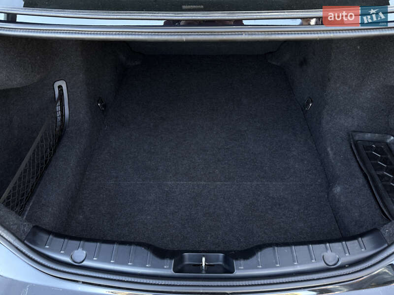 Седан BMW 5 Series 2015 в Звягеле